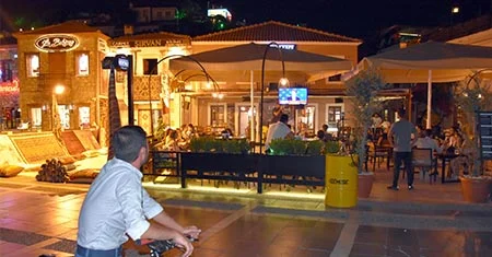 Marmaris canlı yayına kilitlendi sokaklar turistlere kaldı