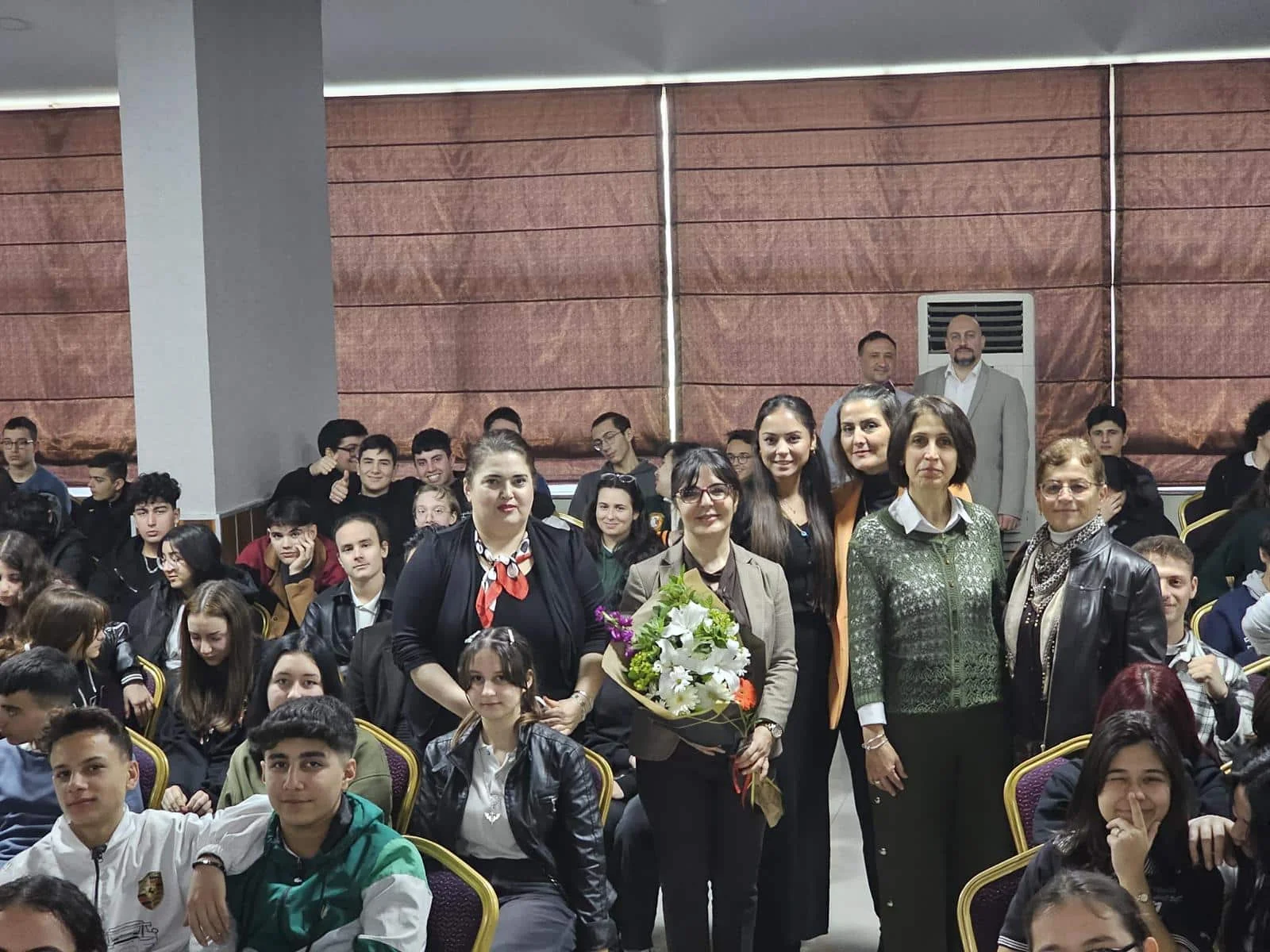 Profesyonel otel yöneticileri, öğrencilerle buluştu
