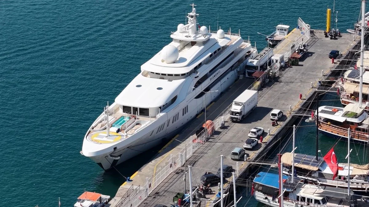 Suudi milyarderin 125 milyon dolarlık mega yatı Fethiye'de 100 ton akaryakıt aldı
