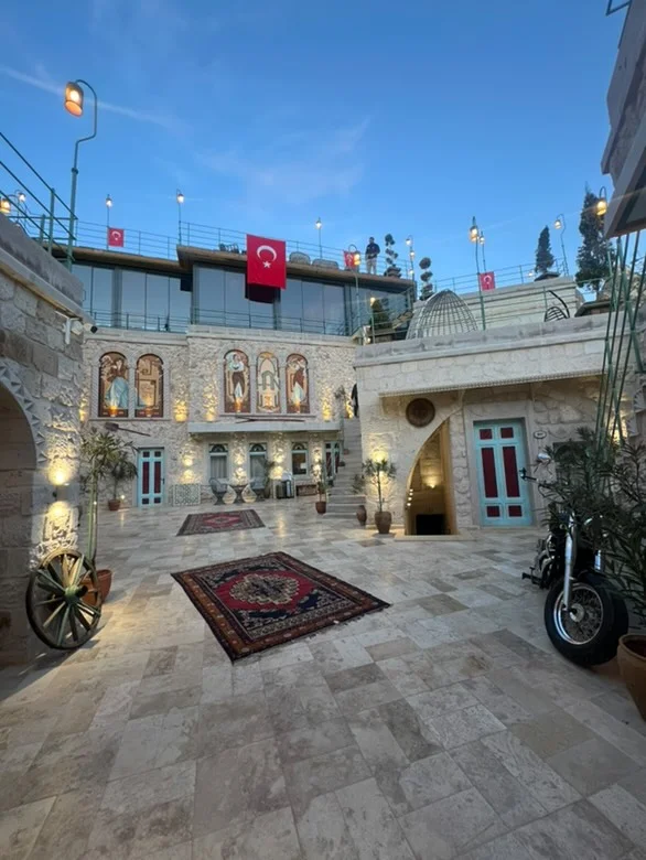 Yıllar önce Roma'nın zulmünden kaçanlara evsahipliği yapıyordu şimdi ise turistleri ağırlıyor