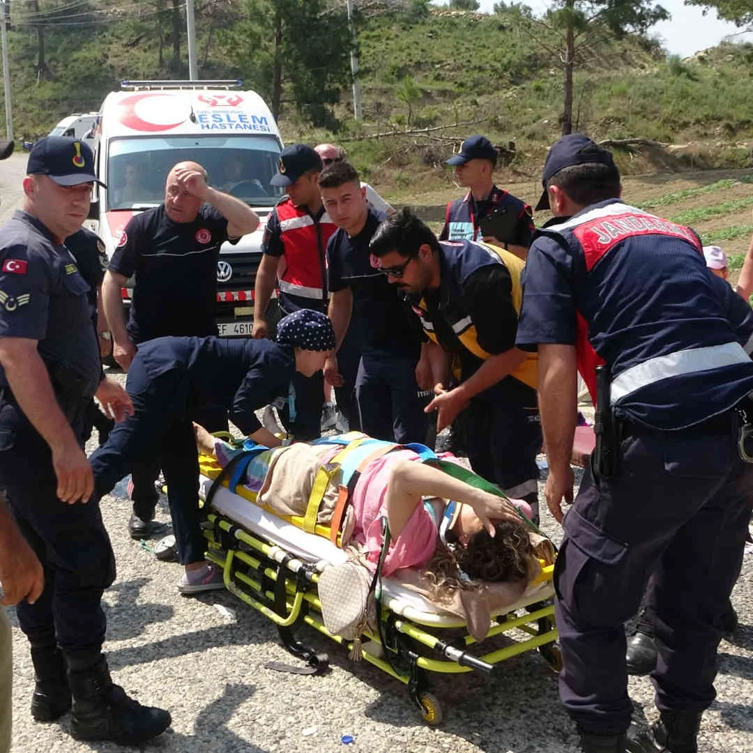 Antalya’da safari araçları çarpıştı: 12’si turist 15 yaralı