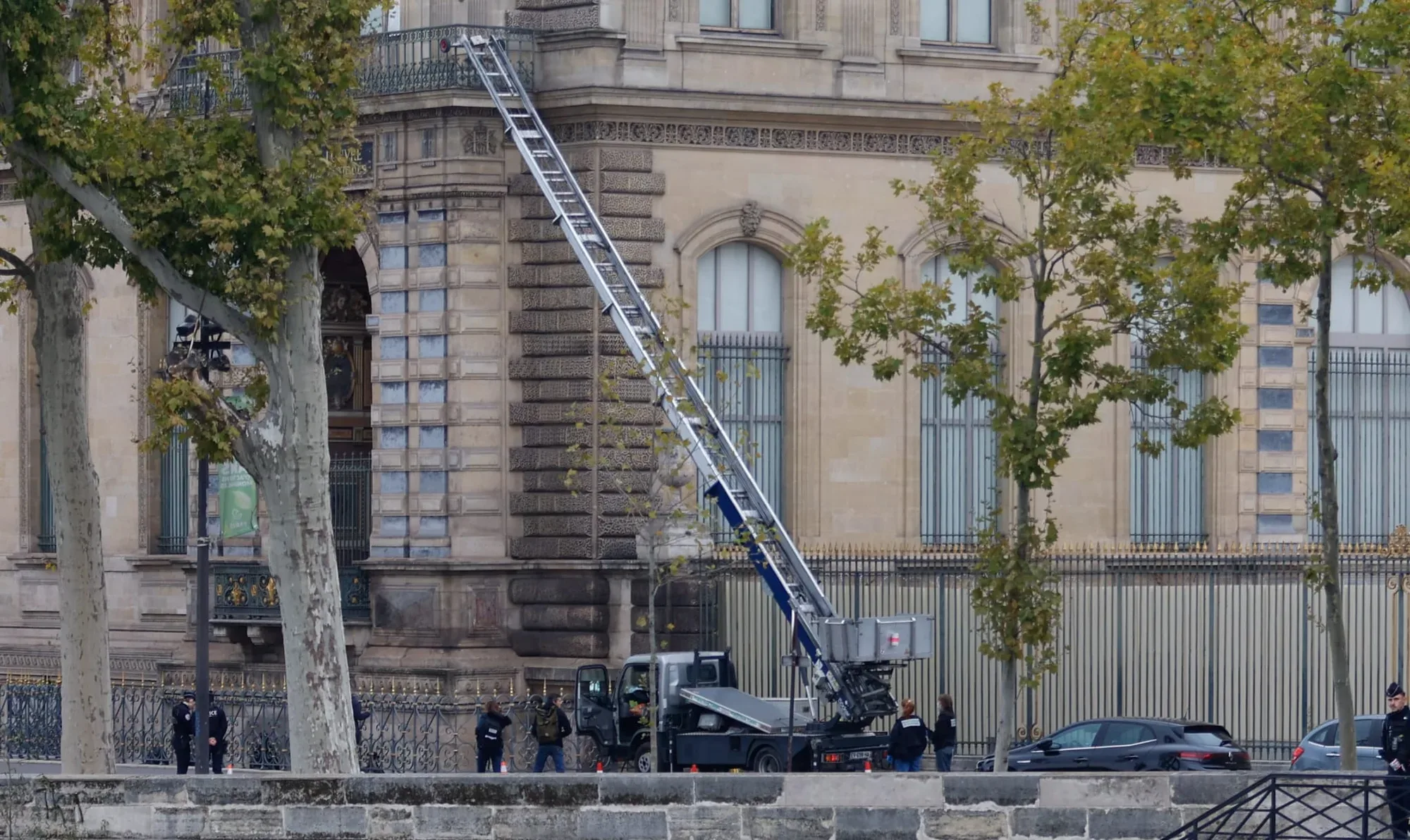 Louvre Müzesi soygununda kullanılan asansörü üreten firma, krizi fırsata çevirdi