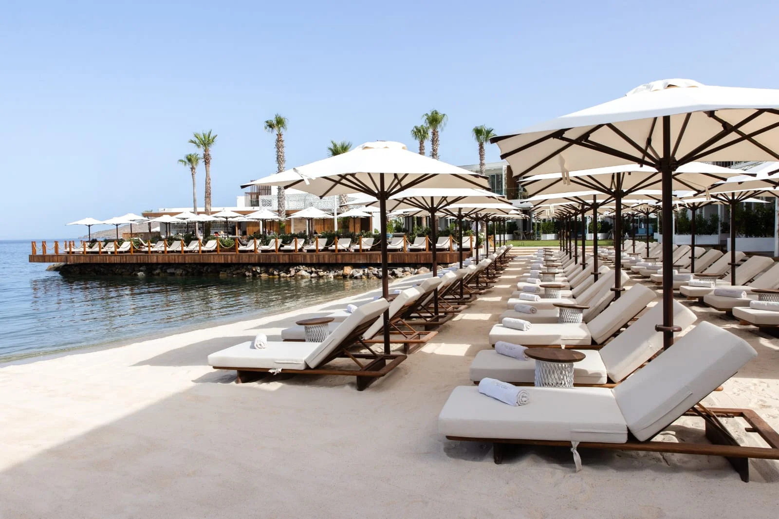 Yalıkavak Marina Hotel, dünyaca ünlü Aura Beach ile kapılarını açtı