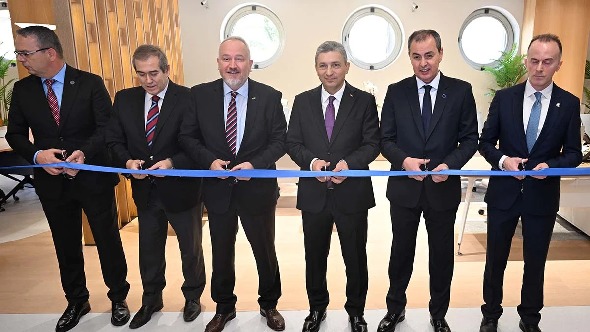 İş Bankası ilk turizm şubesini Antalya'da açtı