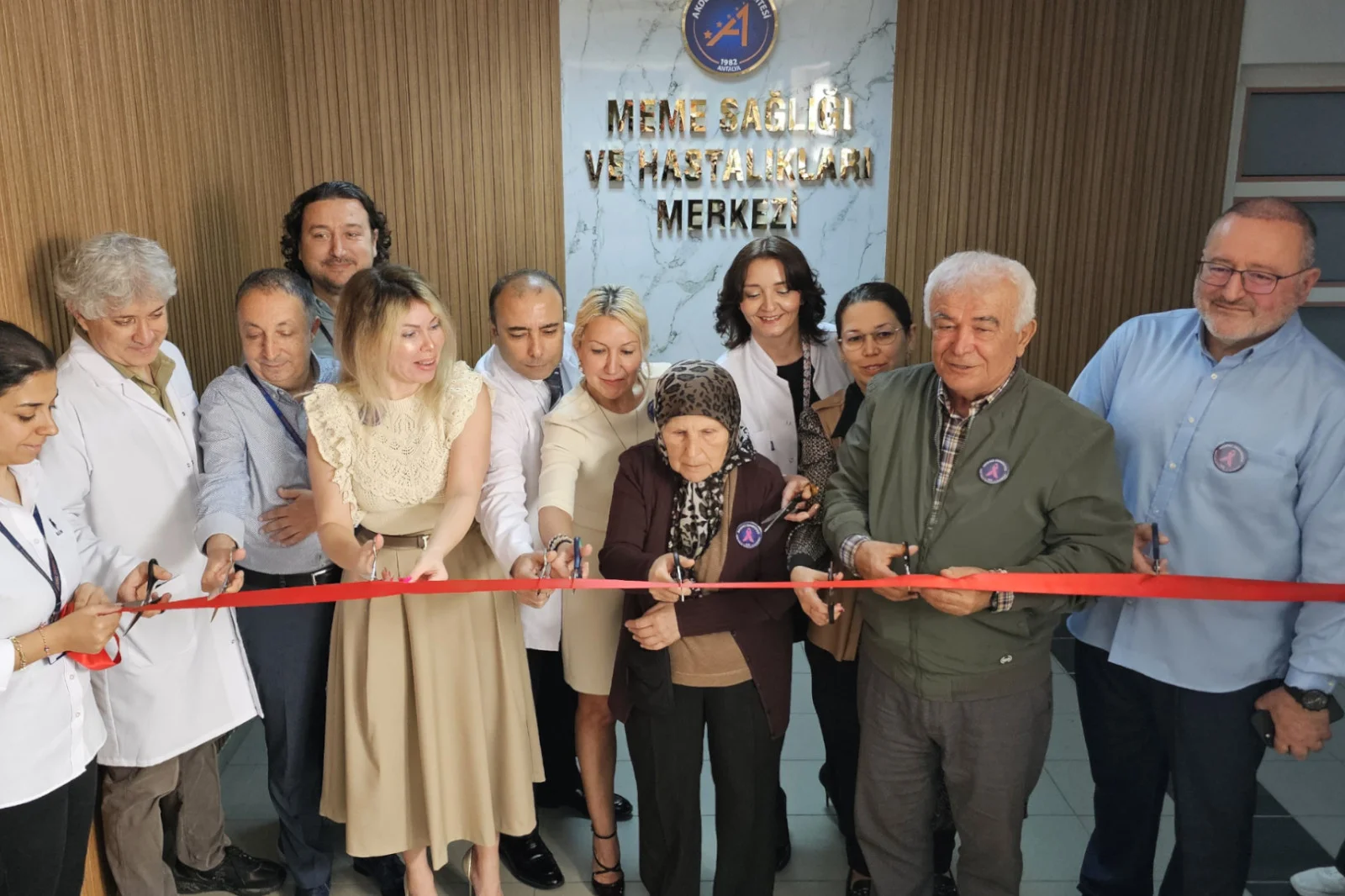 Turizmci Ceylan Ailesi’nden Akdeniz Üniversitesi’ne ve Antalya’ya anlamlı katkı