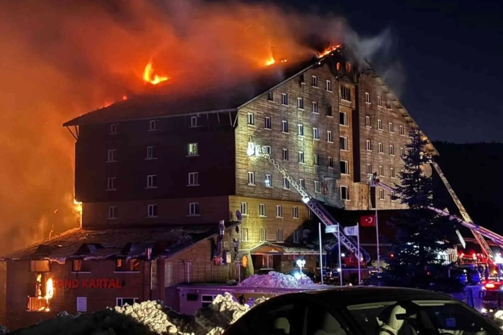 Otel yangınında, uykuya dalar gibi acı çekmeden vefat etmişler!