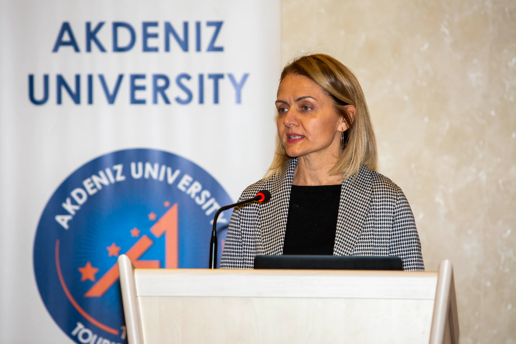 Antalya’da şehir, turizm gibi büyümüyor!