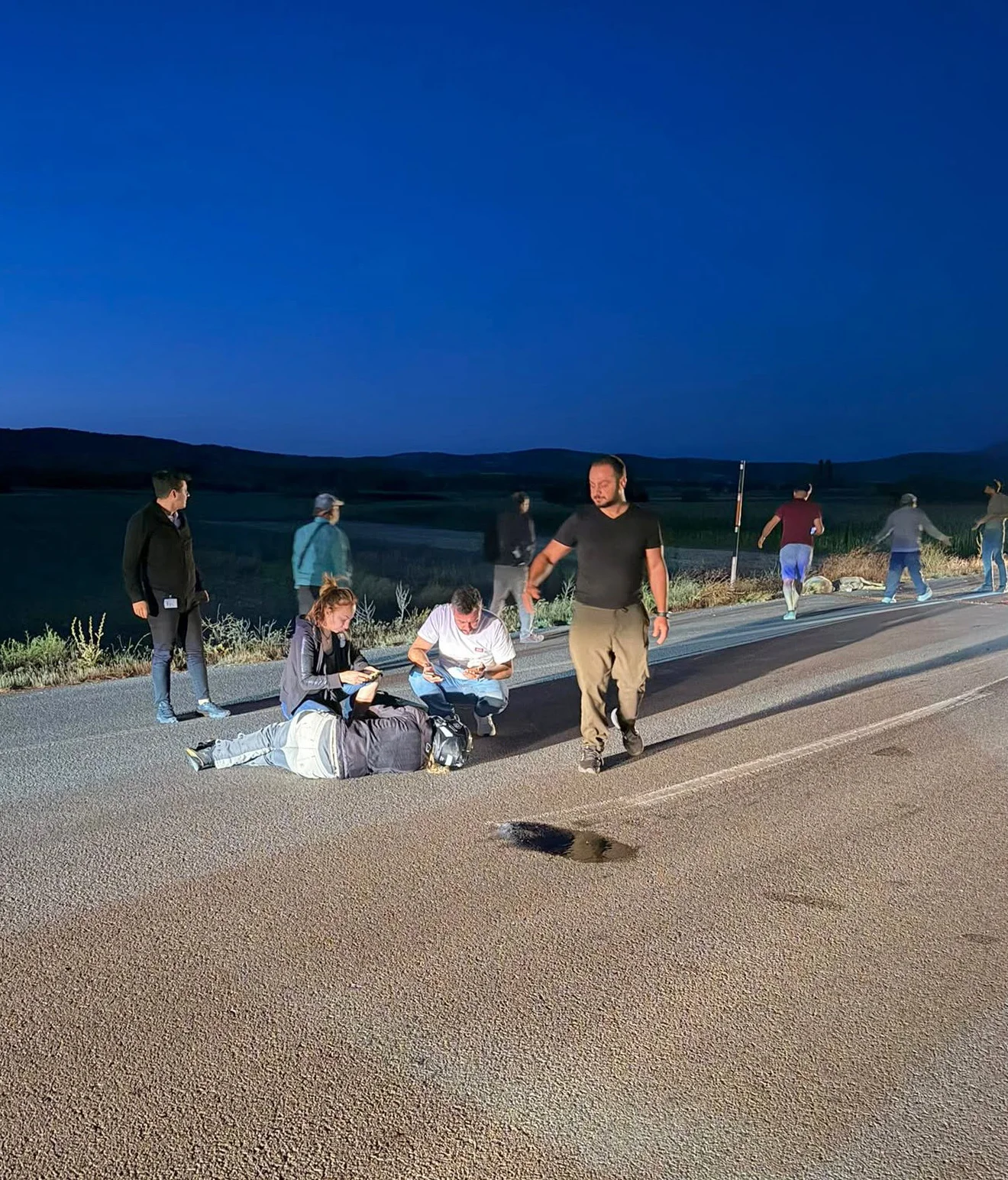 Motosikletiyle Avrupa turuna çıkan Fransız kadın, Burdur’da koyunlara çarpıp yaralandı