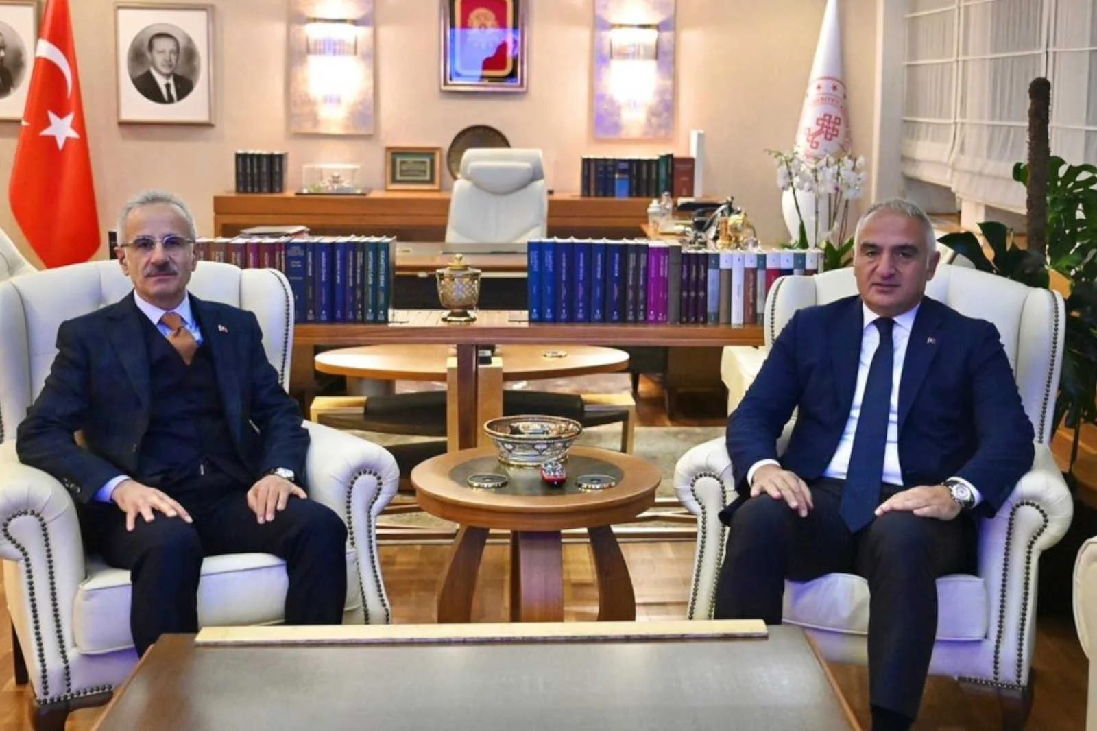 Bakan Ersoy: “Antalya trafiği için ilk kazma yıl bitmeden vurulmuş olacak”