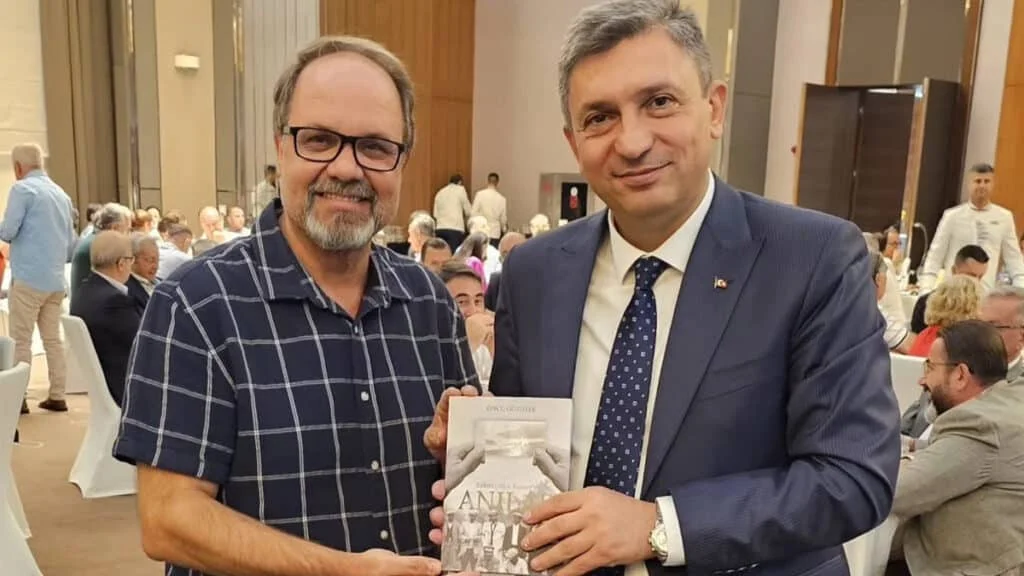 Dünya Turizm Günü’nde Antalya Valisi Hulusi Şahin’e anlamlı kitap