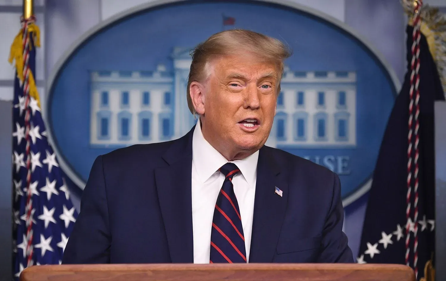 Trump, 12 ülkenin vatandaşına ABD’ye girişi yasakladı