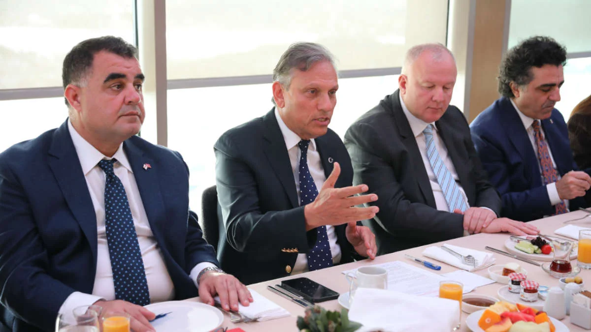 Firuz Bağlıkaya: “Ülke turizminin geleceğini yabancı şirketlerin insafına terk edecek bu düzenlemeyi geri çekin”