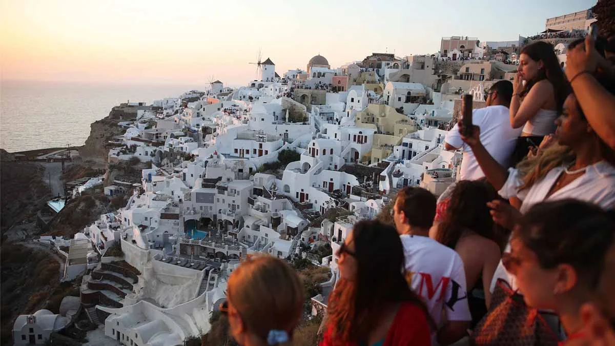 Yunanistan 80 bin turizm personeli arıyor