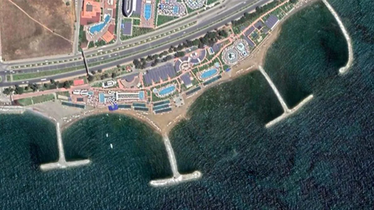 Antalya kıyılarında deniz doldurularak yapılan iskeleler denize zarar veriyor