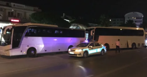 Polisten tur otobüslerine gece yarısı baskını