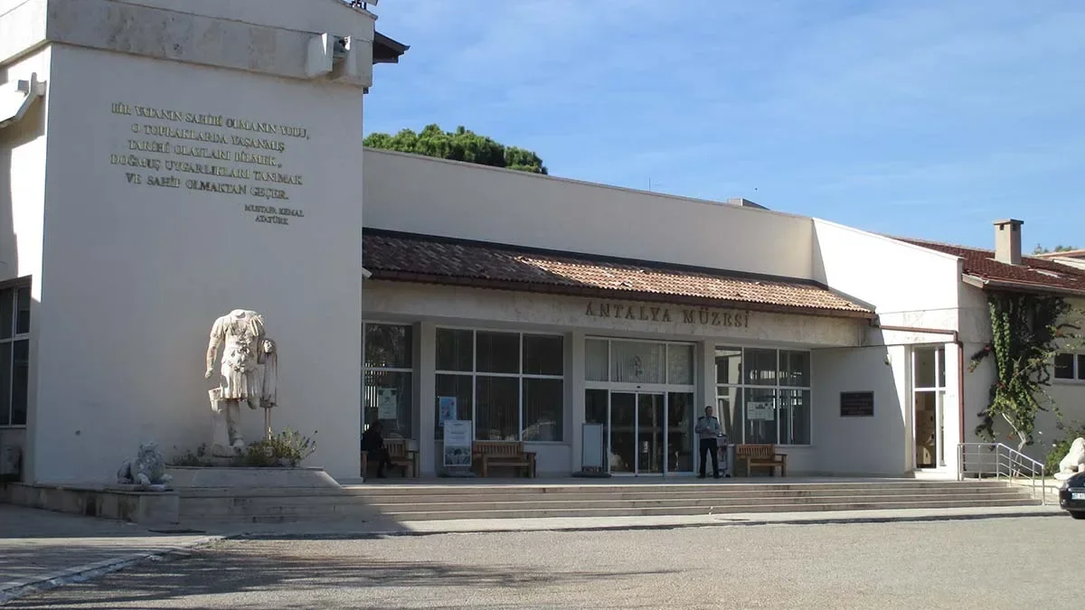 Yıkım kararı verilen Antalya Müzesi ziyarete kapatılıyor