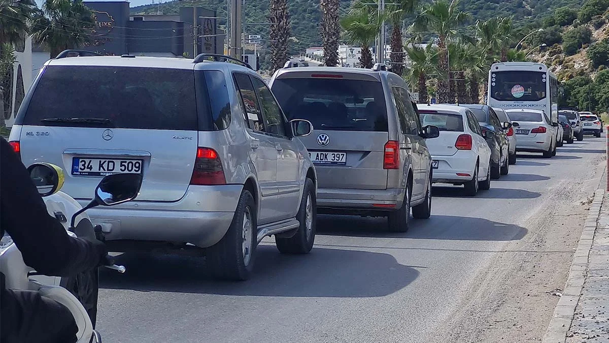 Bodrum’da bayram yoğunluğu: Günde 15 bin araç giriş yaptı