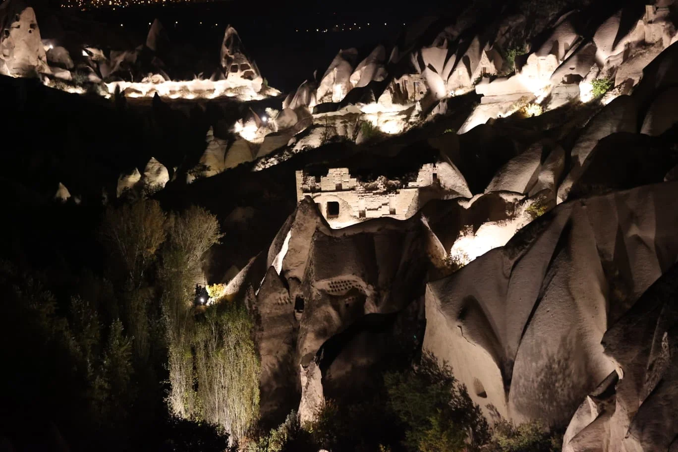 Kapadokya'nın güzelliği gece saatlerine de taşındı