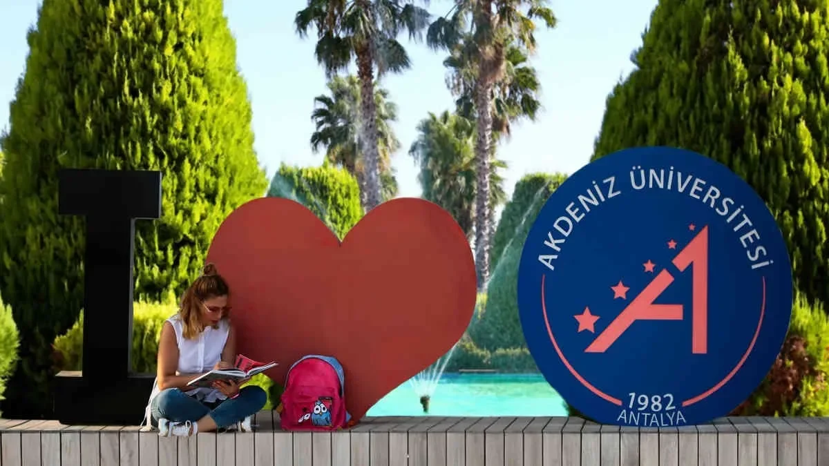 Akdeniz Üniversitesi Turizm Fakültesi, 9 yıldır zirvede