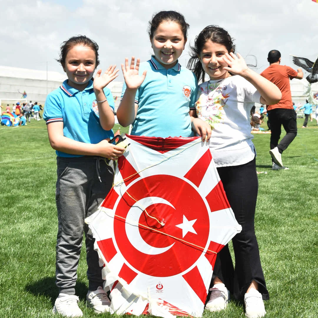 Emir Hotels Grubu, 23 Nisan’ı Uçurtma Festivali ile kutladı
