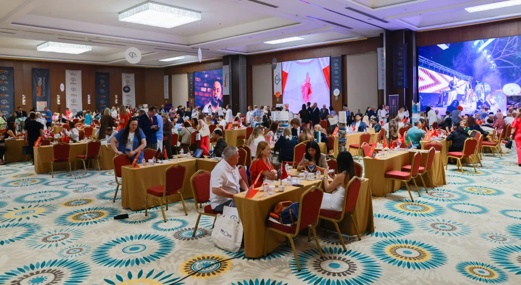 HelloOtel 13. Uluslararası Turizm Forumu  FashionTV Luxe Resort'te başladı