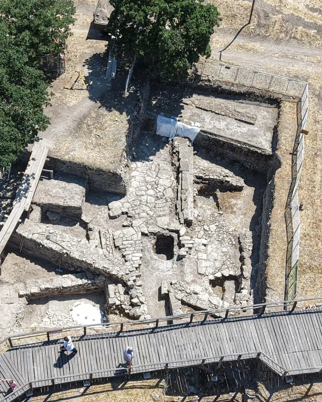 Troya Antik Kenti'nde 2 bin 800 yıllık agora gün yüzüne çıkarılıyor