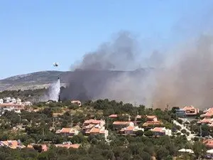 Turizm cennetindeki yangın tatilcileri korkuttu
