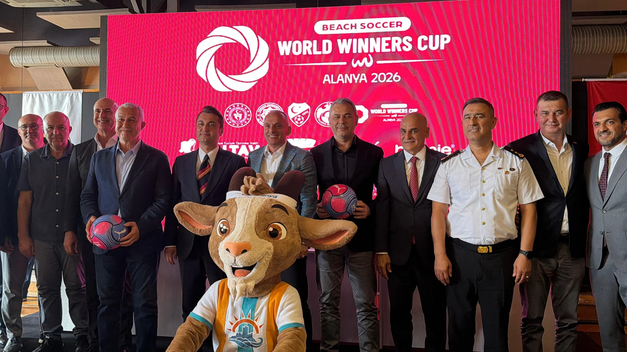 Dünya plaj futbolunun kalbi Alanya'da atacak