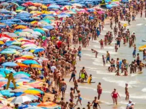 İSPANYA, TÜRKiYE'DEN KAPTIĞI TURİSTLERİ ELİNDE TUTMAK İSTİYOR