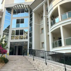 Üniversite öğrencilerinin barınma sorununu 5 yıldızlı otelle çözdüler