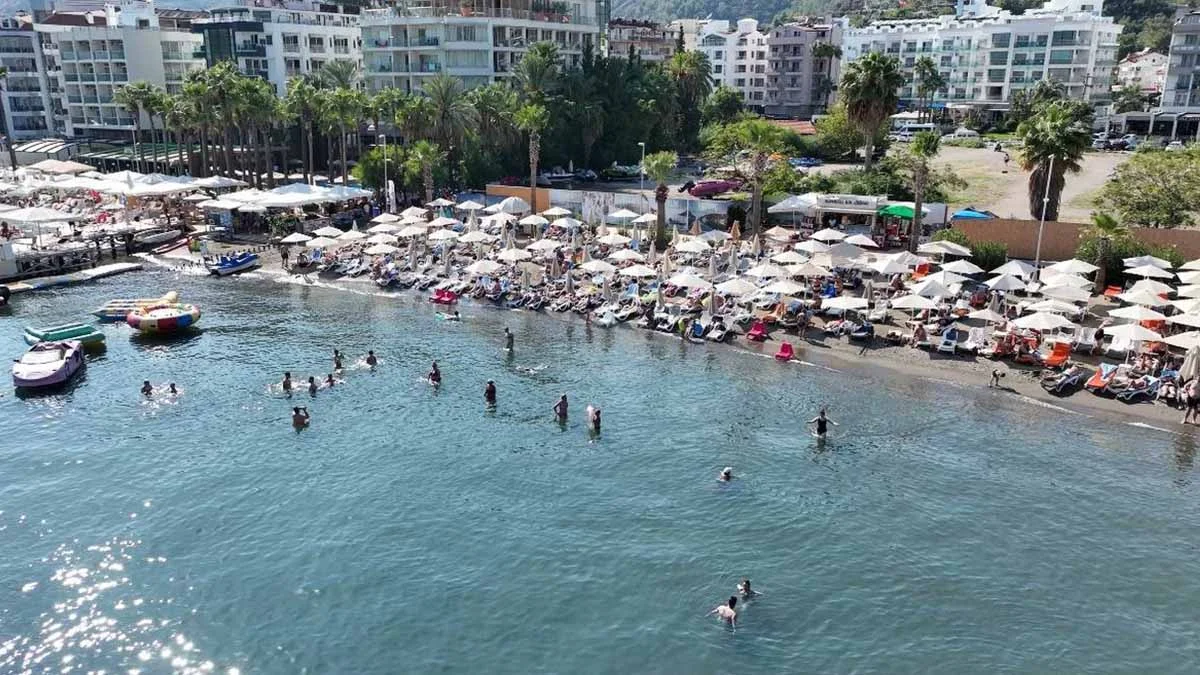 Marmaris'te yaz bitse de turizm sezonu bitmedi