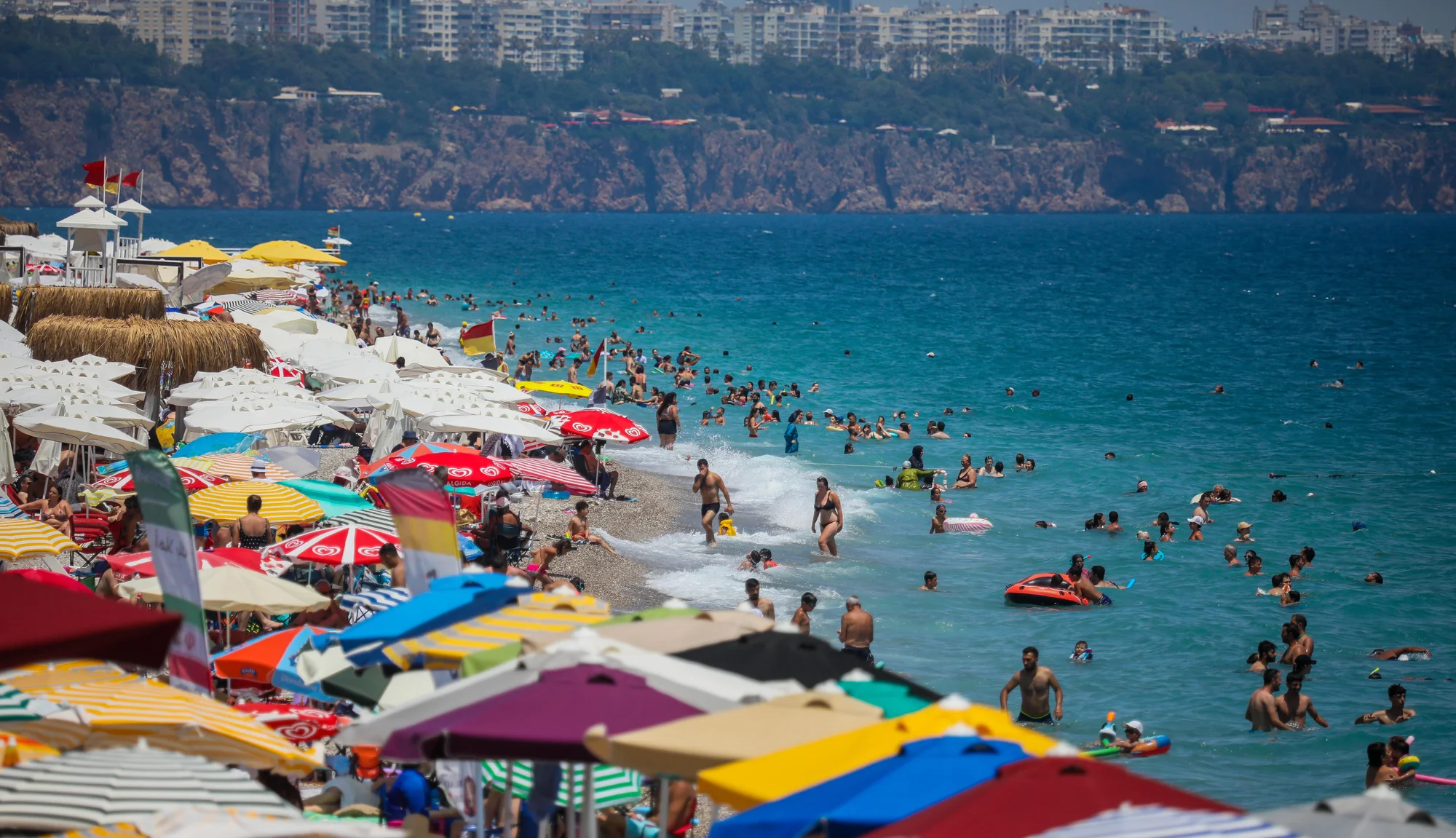 Recep Yavuz: “233 mavi bayrağa sahip Antalya’da deniz kirliliğini konuşmak acı”