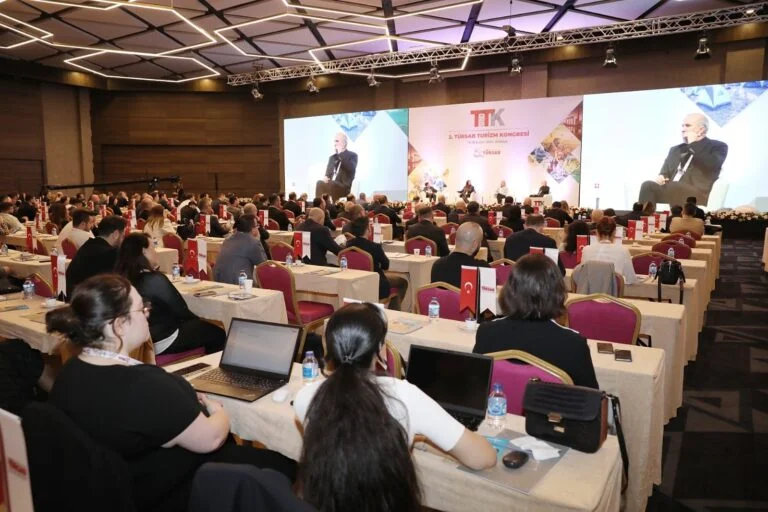 TÜRSAB Turizm Kongresi’de turizmin dünü, bugünü ve yarını konuşuldu