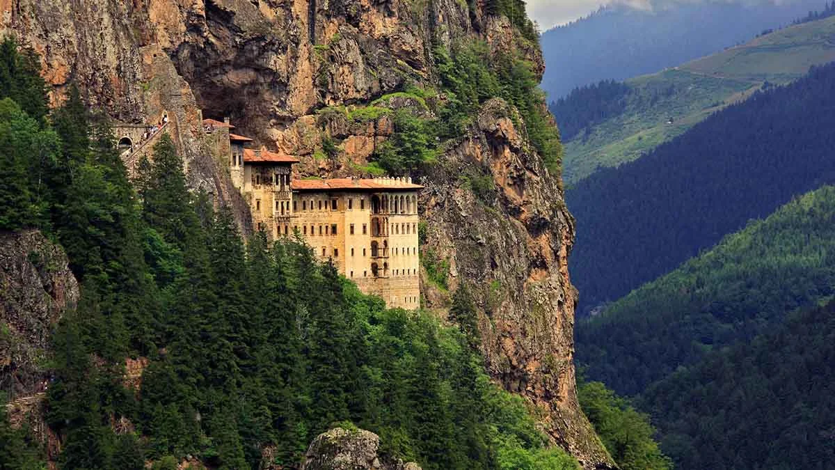 Trabzon'da turist sayısı düşerken turizm tesisi sayısı artıyor
