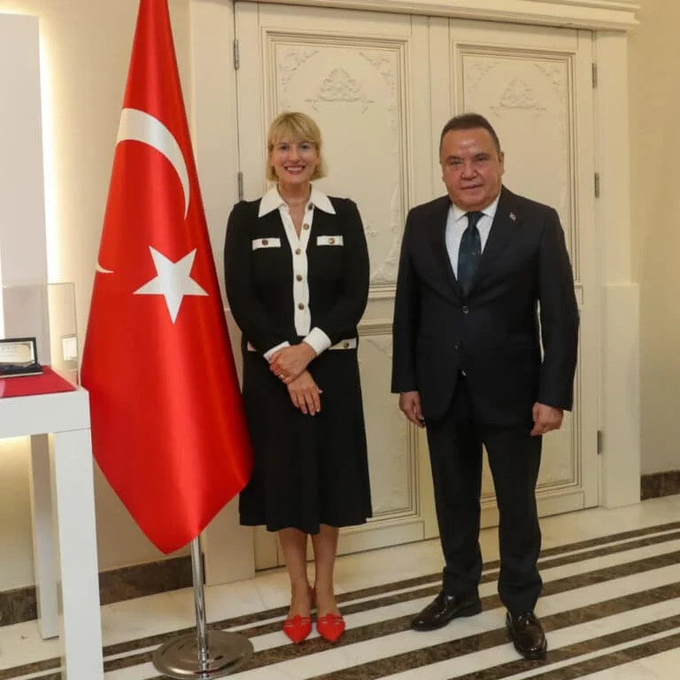 İngiltere Büyükelçisi Morris: “İngiliz turistler Antalya'da mutlu”