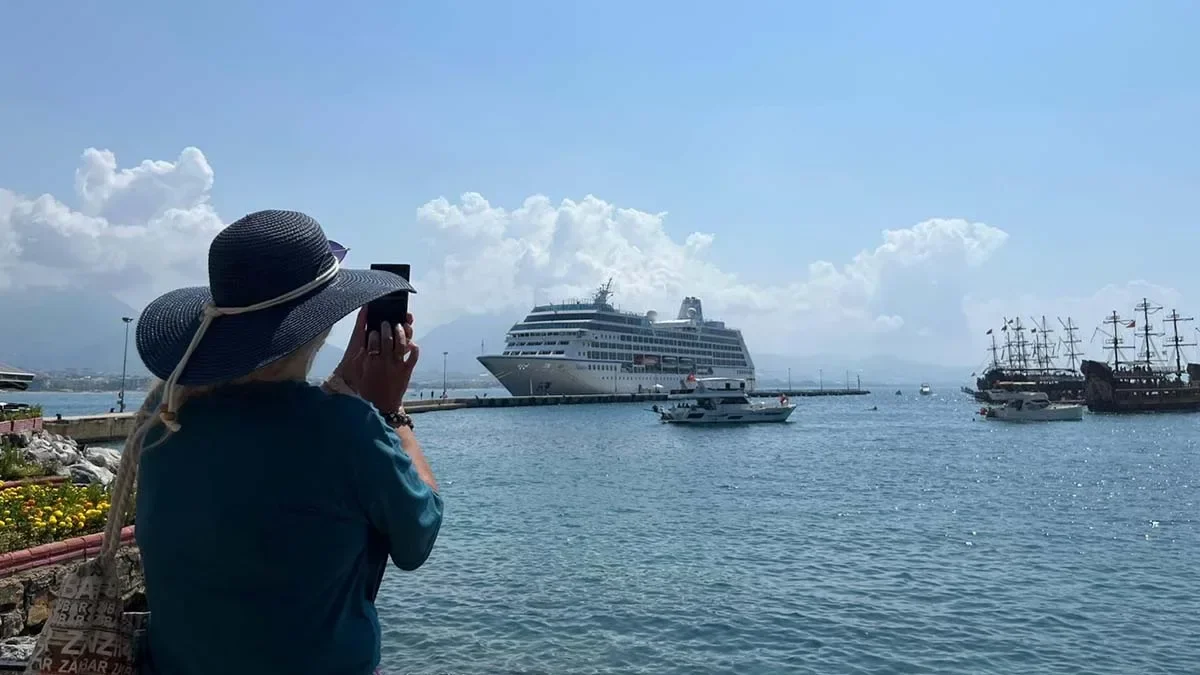 ABD’li dev kruvaziyer 602 yolcusuyla Alanya’da
