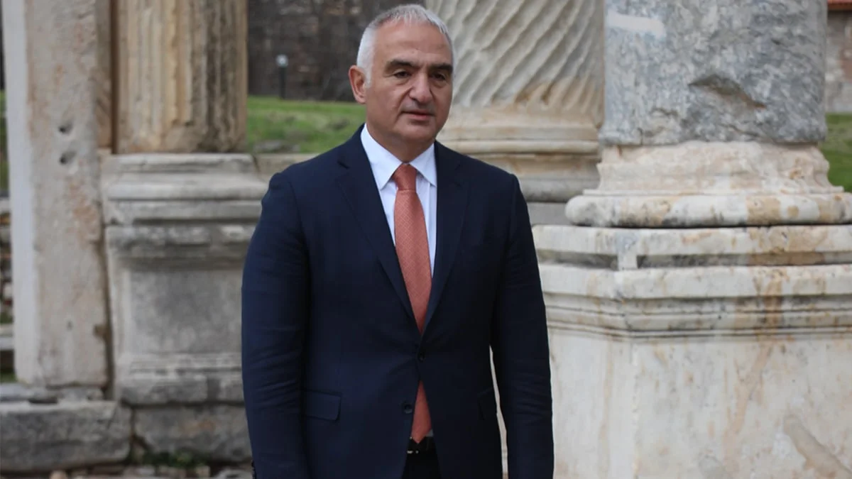 Bakan Ersoy: “Belediye başkanı adaylarına turizmle ilgili neler yapacaklarını sorun”