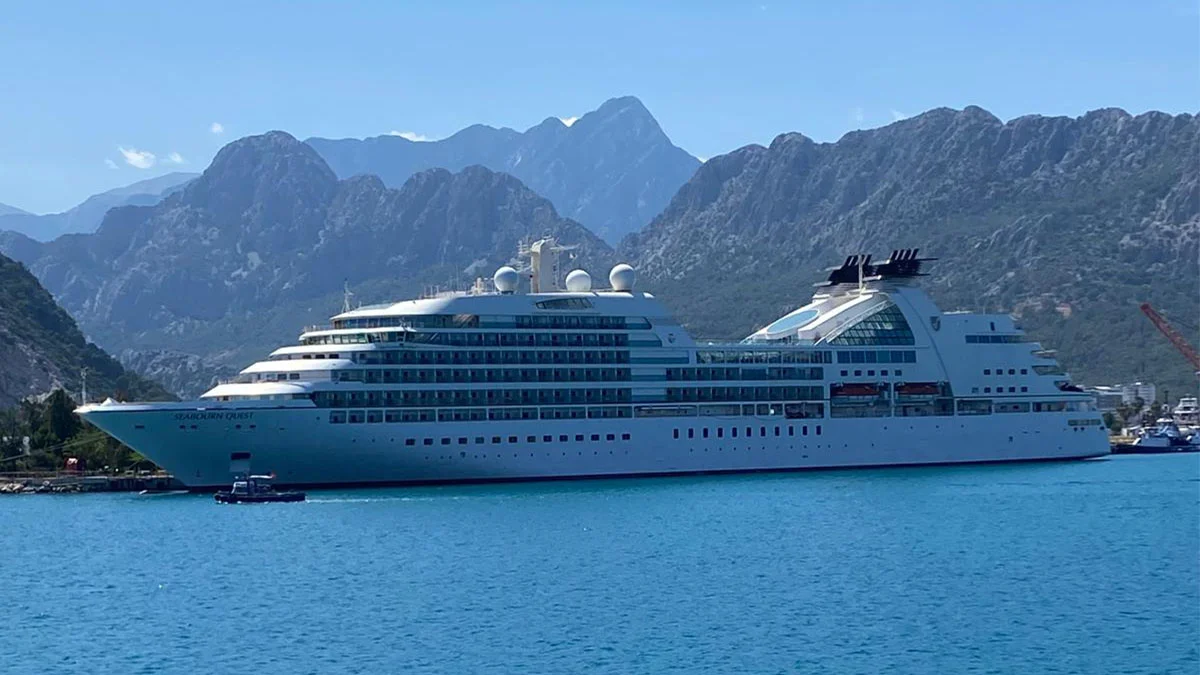Antalya, lüks yolcu gemisi Seabourn Quest’i ağırladı