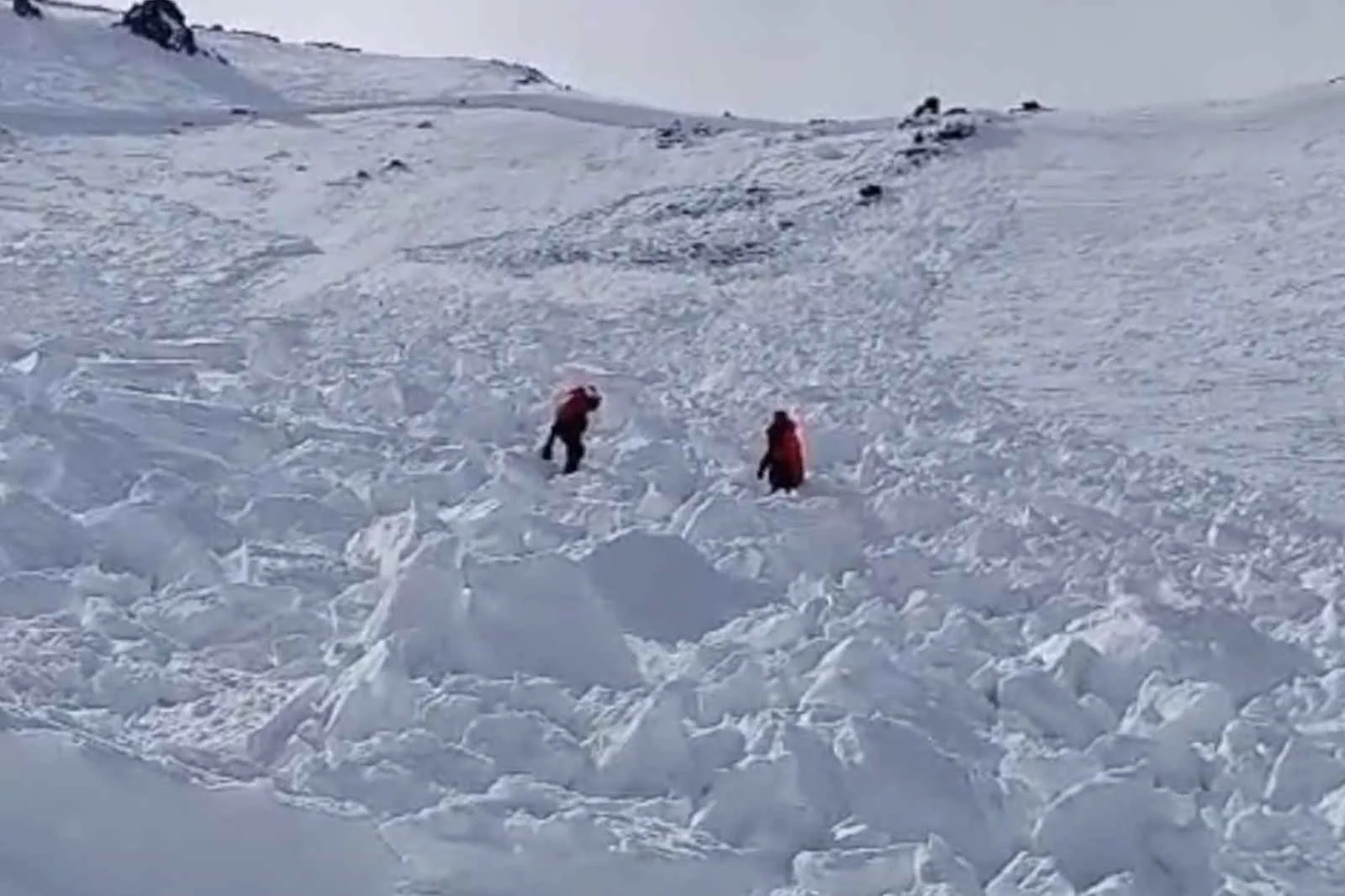 Erciyes Kayak Merkezi'nde çığ düştü, bir kişi son anda kurtuldu