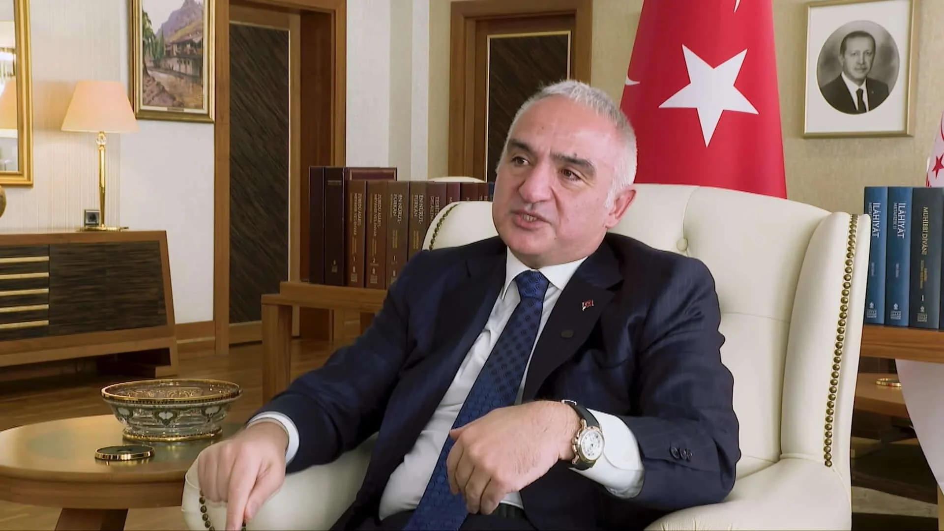 Turizm Bakanı Ersoy, gözyaşlarını tutamadı