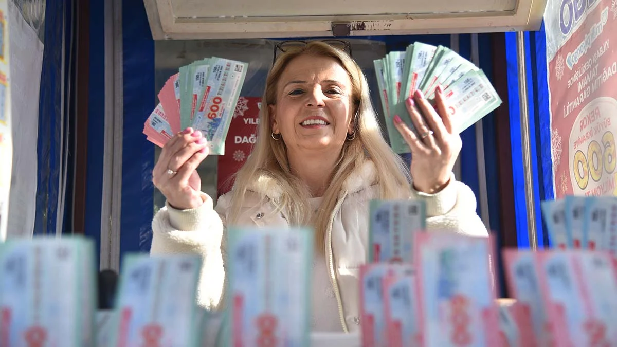 600 milyon liralık rekor ikramiyeli Milli Piyango Yılbaşı biletlerine yoğun ilgi