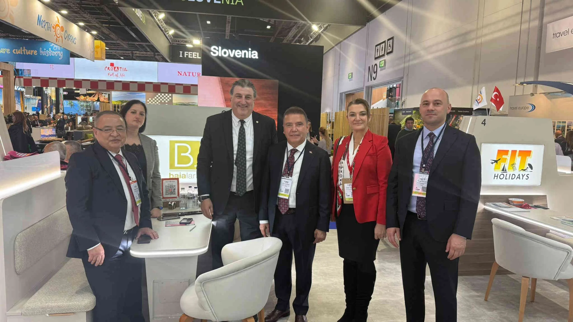 Antalya Büyükşehir Belediyesi, WTM Londra’da turizmcileri yalnız bırakmadı