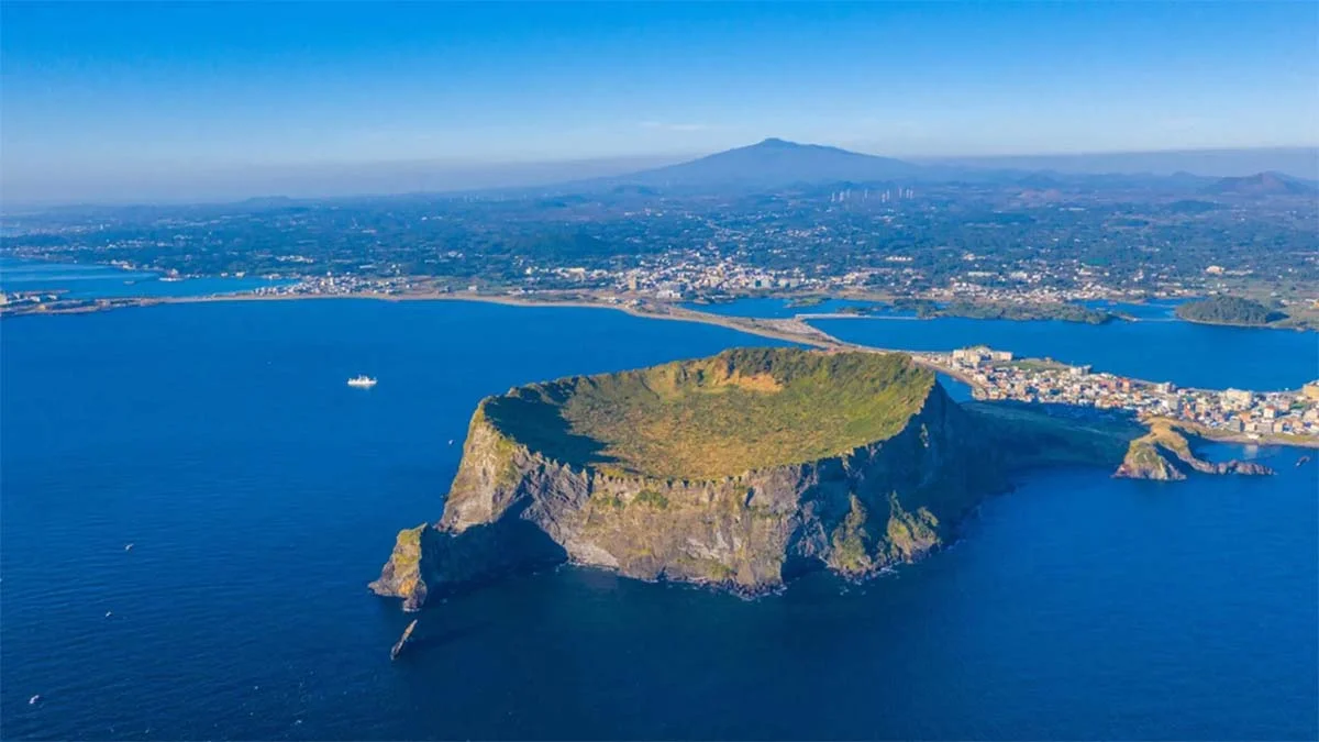 Güney Kore’nin Jeju Adası’nda kaybolan 38 turist aranıyor