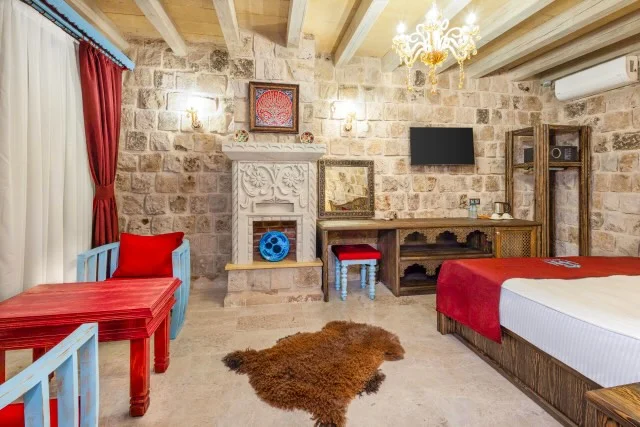 Yıllar önce Roma'nın zulmünden kaçanlara evsahipliği yapıyordu şimdi ise turistleri ağırlıyor