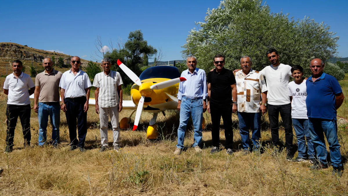 Annesine verdiği sözü tuttu, köyüne uçakla geldi