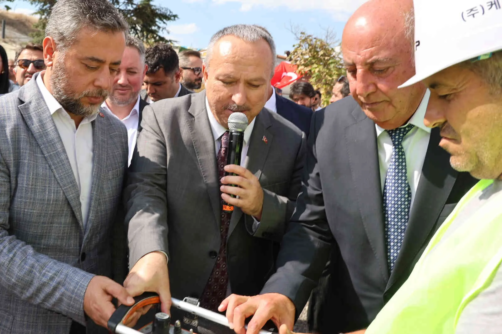 Hayırsever turizmcinin yaptırdığı okul, turizme ara eleman yetiştirecek