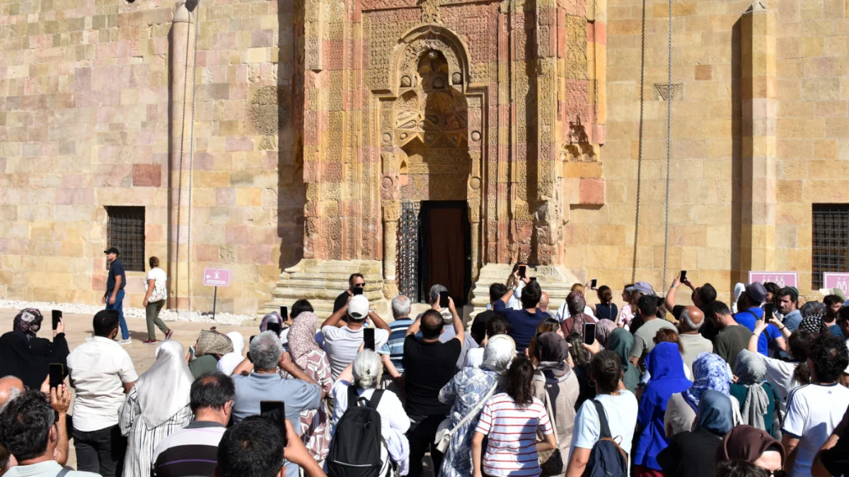 Gölge Turizmi için yerli ve yabancı turistler akın ediyor