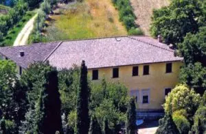 İzmirli ünlü iş insanı, Toscana'ya sanat ve şarap konseptli otel açacak