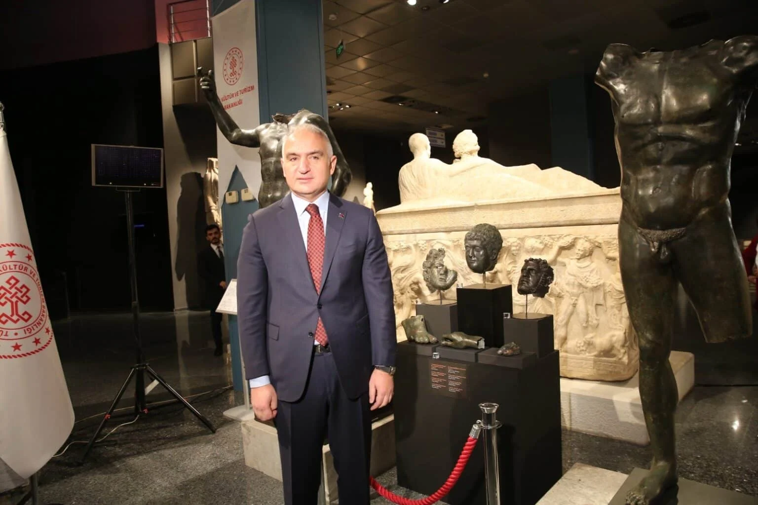 ABD'ye kaçırılmış olan 41 tarihi eser daha yurda getirildi