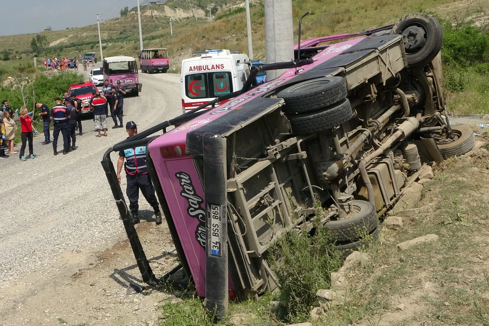 Antalya’da safari araçları çarpıştı: 12’si turist 15 yaralı